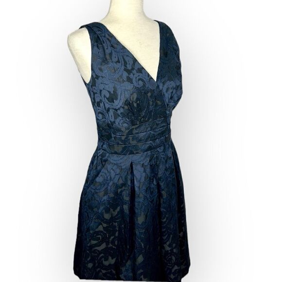 Lauren Ralph Lauren Navy Blue Lace Fit-and-Flare Sleeveless Dress V-neck 8 - Picture 1 of 13